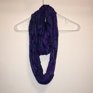 Black/purple print circle scarf